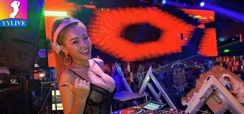 DJ Ngân 98 - phong cách gợi cảm 'Mặc như không mặc' 9 Phong cách ăn mặc táo bạo của Ngân 98